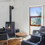 Maiti - 300m From The Sea By Interhome *